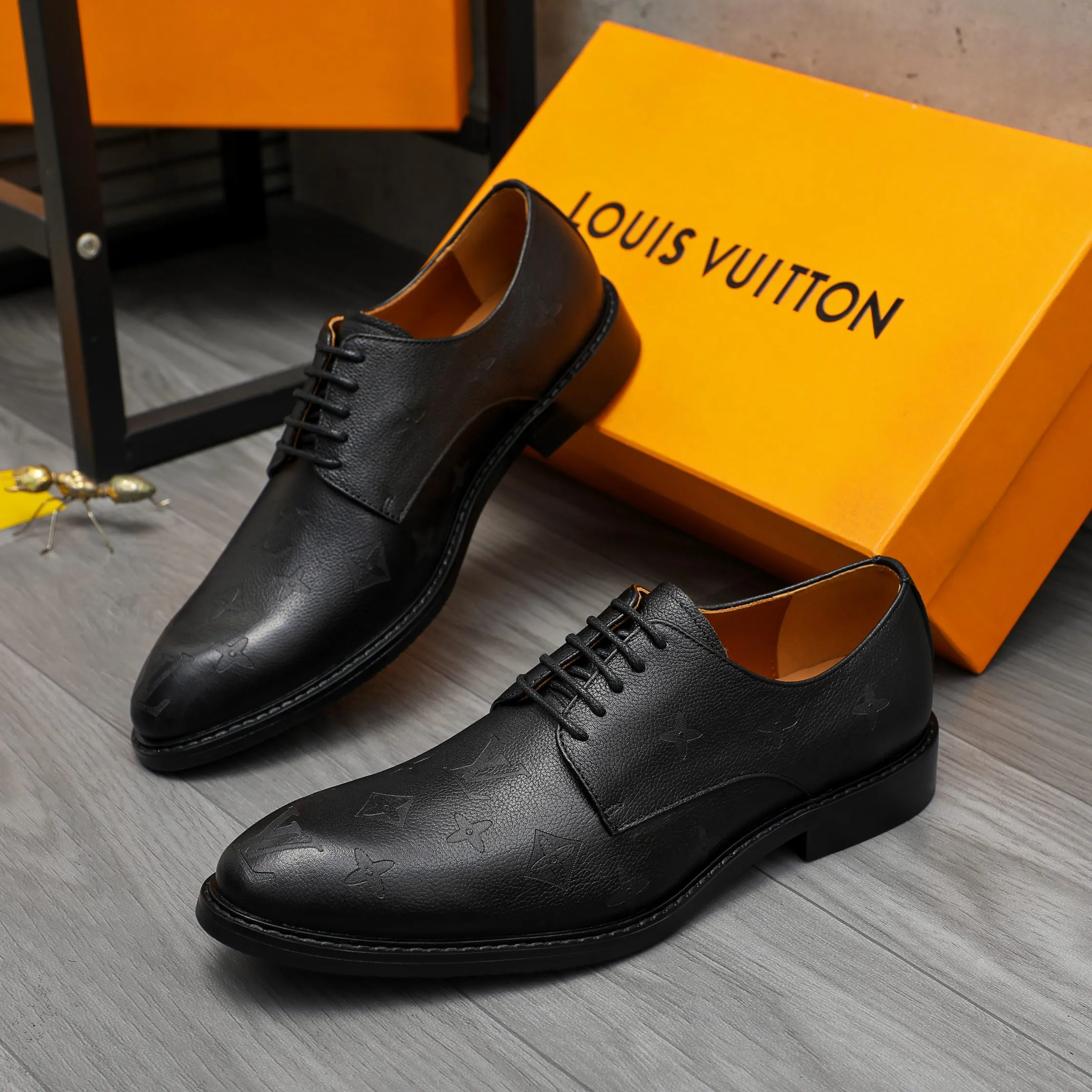 Men's shoes 💰p460 Product trademark: LV (Louis Vuitton) business lace-up formal leather shoes Regular size: 39-44 (38.45 custom-made, non-refundable) Product materials: Selected high-quality pebbled cowhide embossed upper, cowhide lining, original rubber outsole
